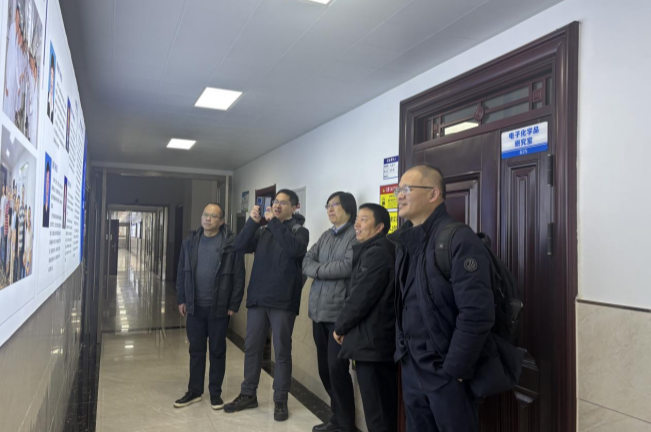 中科大黃漢民教授、清華大學劉強教授 到化學所公司開展學術交流